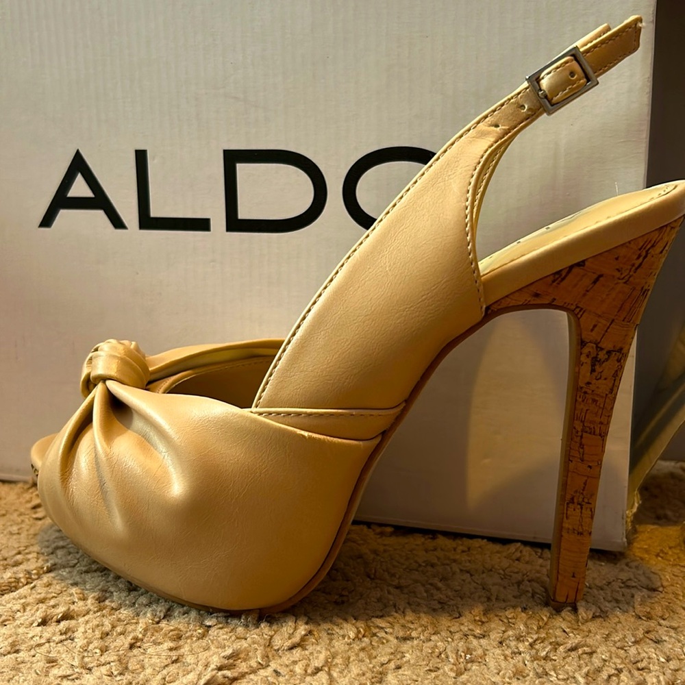 Aldo, never worn, super cute pump heels, size 8